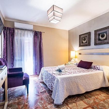 Hotel Хинес Экстерьер фото