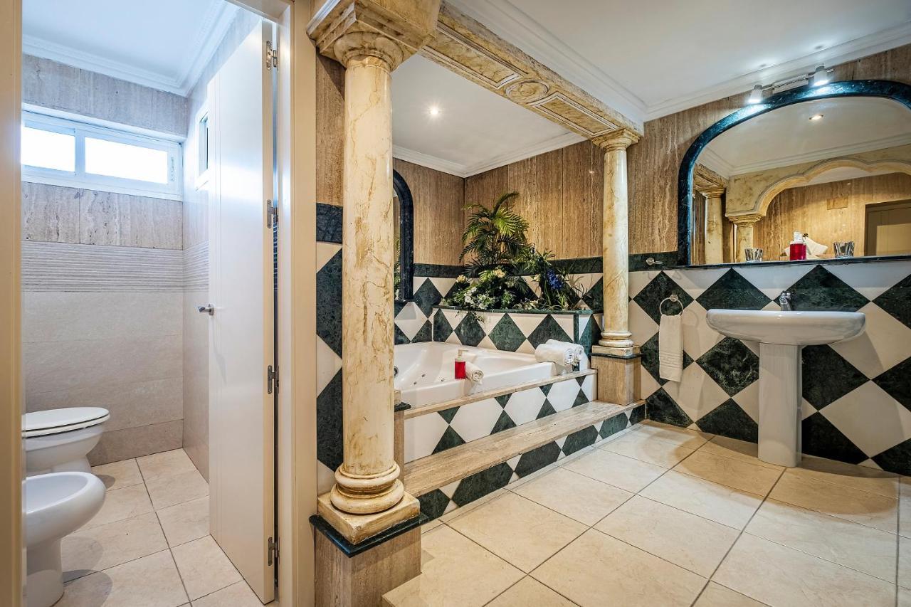 Hotel Хинес Экстерьер фото