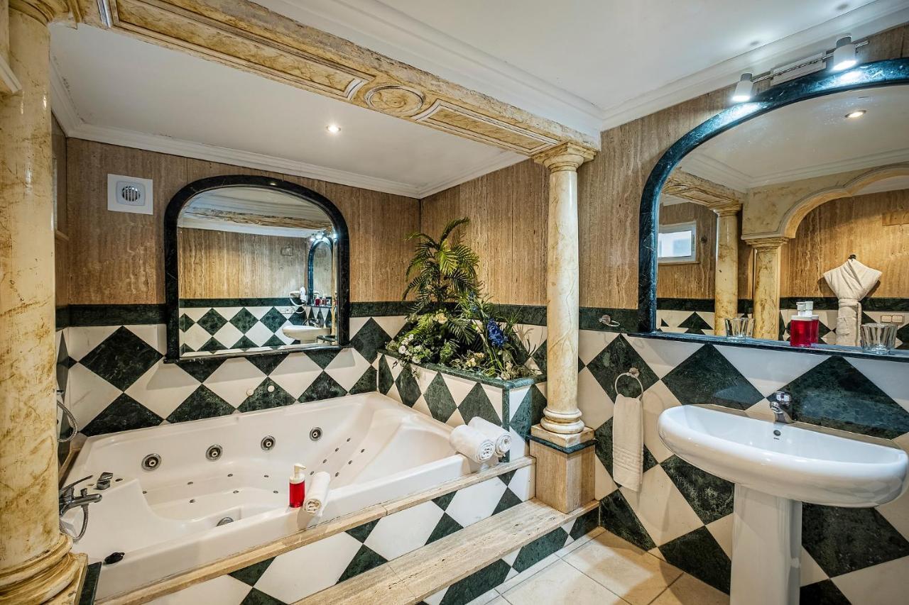 Hotel Хинес Экстерьер фото