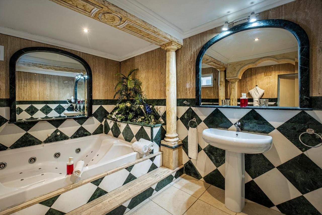 Hotel Хинес Экстерьер фото