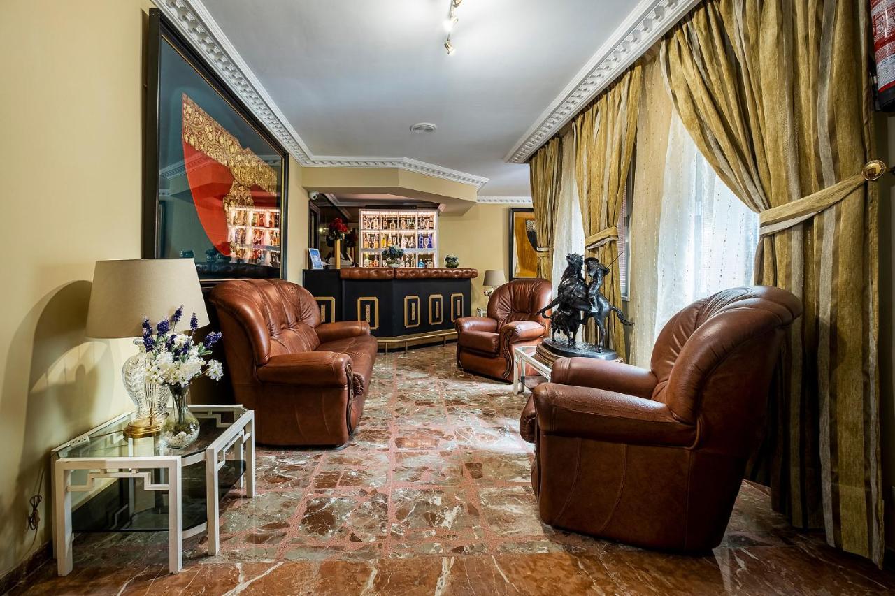 Hotel Хинес Экстерьер фото