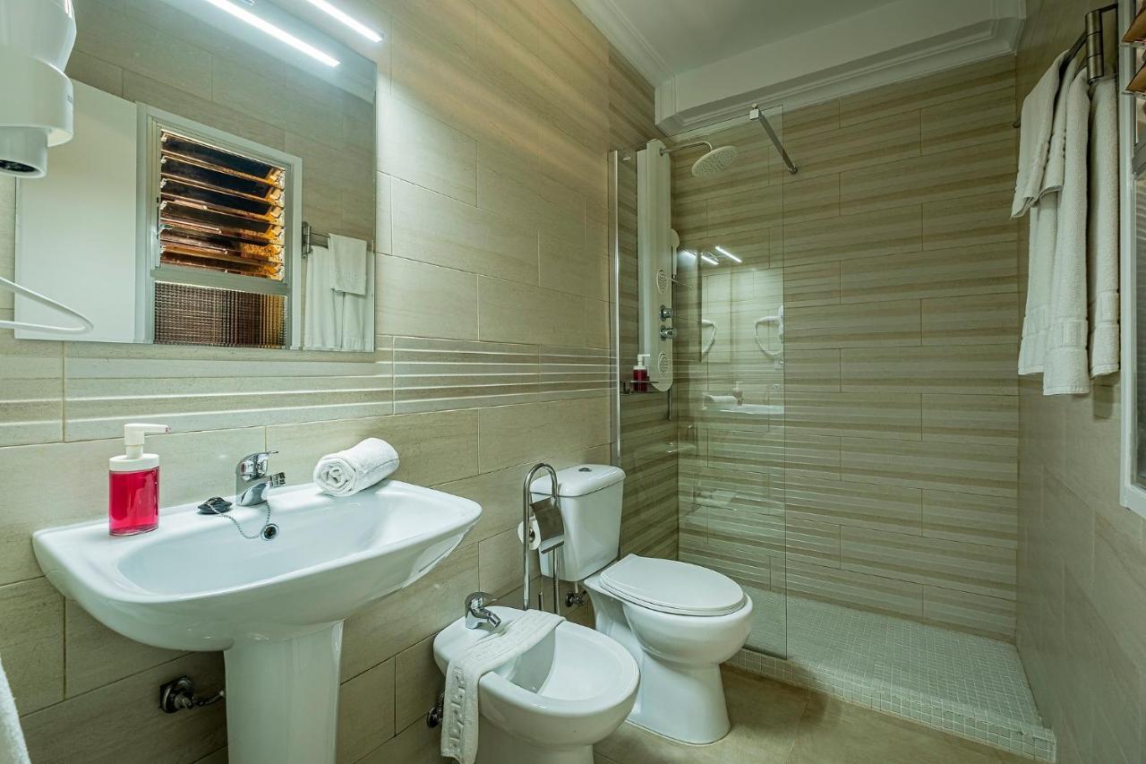 Hotel Хинес Экстерьер фото