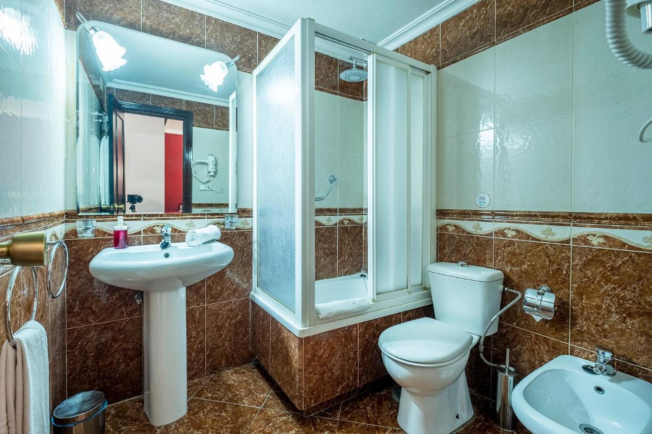 Hotel Хинес Экстерьер фото
