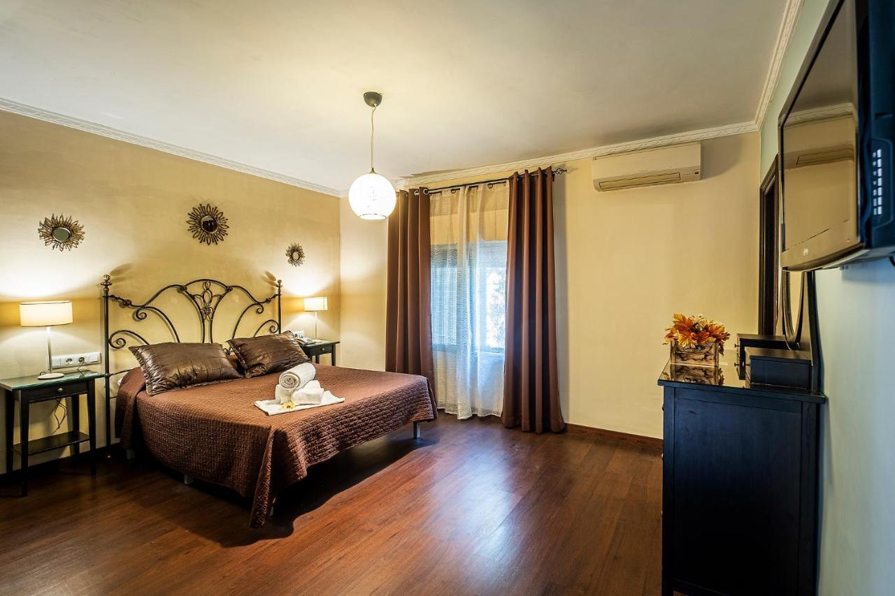 Hotel Хинес Экстерьер фото