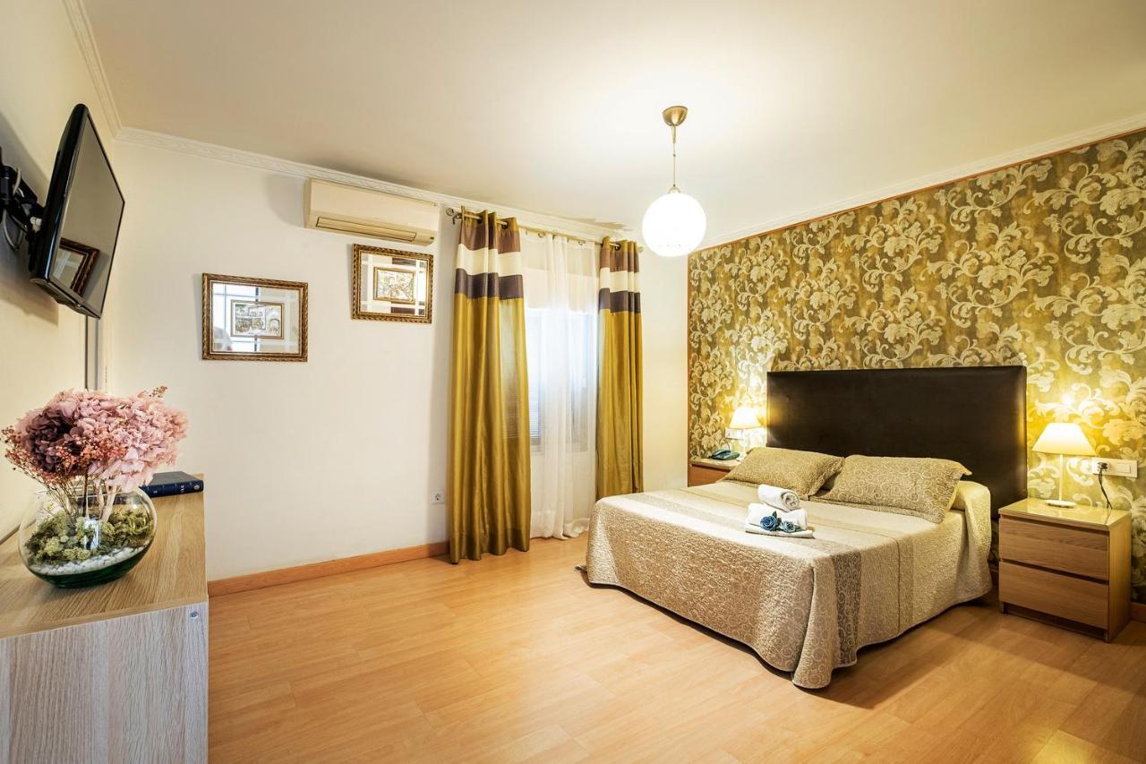 Hotel Хинес Экстерьер фото