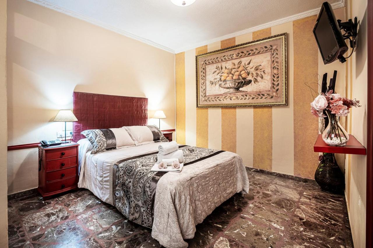 Hotel Хинес Экстерьер фото